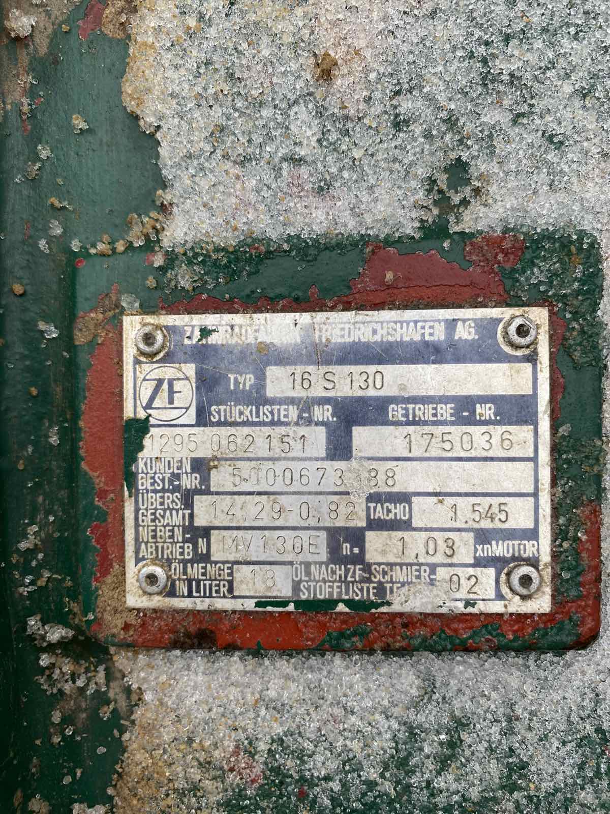 ZF segédhajtóműves váltó 4